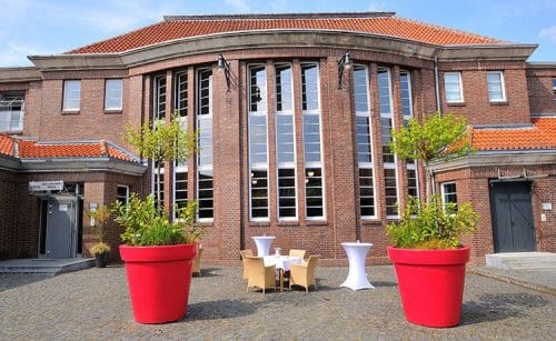 Knepper-Management-Mobile-Cocktailbar-Cocktails-Grillservice-Catering-Events-Fotobox-Smoothies-Mathieu-Knepper-Alte-Lohnhalle-Bochum-Cocktailkurs-Sektempfang-Kellerbar-Startup-Seminare-Location-cocktailservice-essen-hochzeit-Geburtstag-Jga-feiern-party-jubiläum-firmenfeierlichkeit-raum-mieten-Spaß-Freude-Tequila-Sunrise-Ballons-Theke-Events-Anhänger-Werbung-Team-Freunde-Getränke-Eis-Strohhalme-Deko-Speckmäuse-Slusheis-Barkeeper-Personalvermittlung-Cocktailkurse-Sahne-Weihnachtsfeier-Festival-Sonne-Sommer-Zirkus-Kater-Trinken-Bierzeltgarnitur-Stehtisch-Hussen-Abifeier-Halloween-Ostern-Gartenparty-Kohle-Zange-Gitter-Alkohol-Gasflasche-Fleisch-Tofu-Wurst-Musik-Boxen-Baggett-Pina-Colada-Strom-Beleuchtet-Selfmad-Bilder-Verkleidung-Bunt-Farben-Servietten-Überraschung-Lustig-Knicklicht-Zuhause-Roncalli-Zeitung Alte Lohnhalle Wattenscheid außen