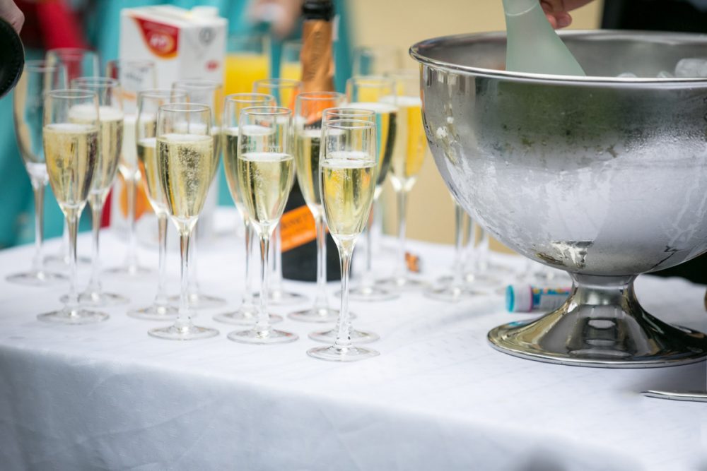Knepper-Management-Mobile-Cocktailbar-Cocktails-Grillservice-Catering-Events-Fotobox-Smoothies-Mathieu-Knepper-Alte-Lohnhalle-Bochum-Cocktailkurs-Sektempfang-Kellerbar-Startup-Seminare-Location-cocktailservice-essen-hochzeit-Geburtstag-Jga-feiern-party-jubiläum-firmenfeierlichkeit-raum-mieten-Spaß-Freude-Tequila-Sunrise-Ballons-Theke-Events-Anhänger-Werbung-Team-Freunde-Getränke-Eis-Strohhalme-Deko-Speckmäuse-Slusheis-Barkeeper-Personalvermittlung-Cocktailkurse-Sahne-Weihnachtsfeier-Festival-Sonne-Sommer-Zirkus-Kater-Trinken-Bierzeltgarnitur-Stehtisch-Hussen-Abifeier-Halloween-Ostern-Gartenparty-Kohle-Zange-Gitter-Alkohol-Gasflasche-Fleisch-Tofu-Wurst-Musik-Boxen-Baggett-Pina-Colada-Strom-Beleuchtet-Selfmad-Bilder-Verkleidung-Bunt-Farben-Servietten-Überraschung-Lustig-Knicklicht-Zuhause-Roncalli-Zeitung Sektempfang