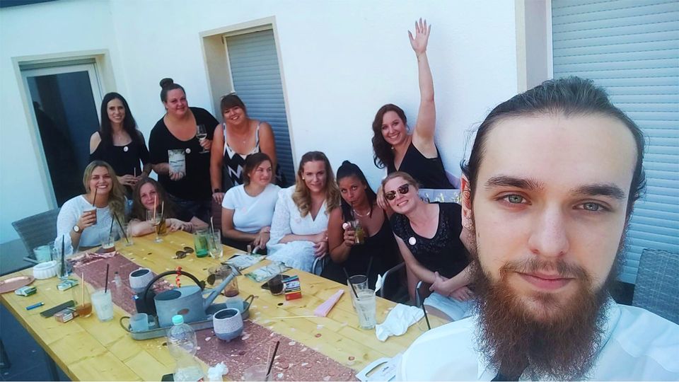 Cocktails Knepper - Cocktailkurs - Barkeeper Arthur in netter Mädelsrunde