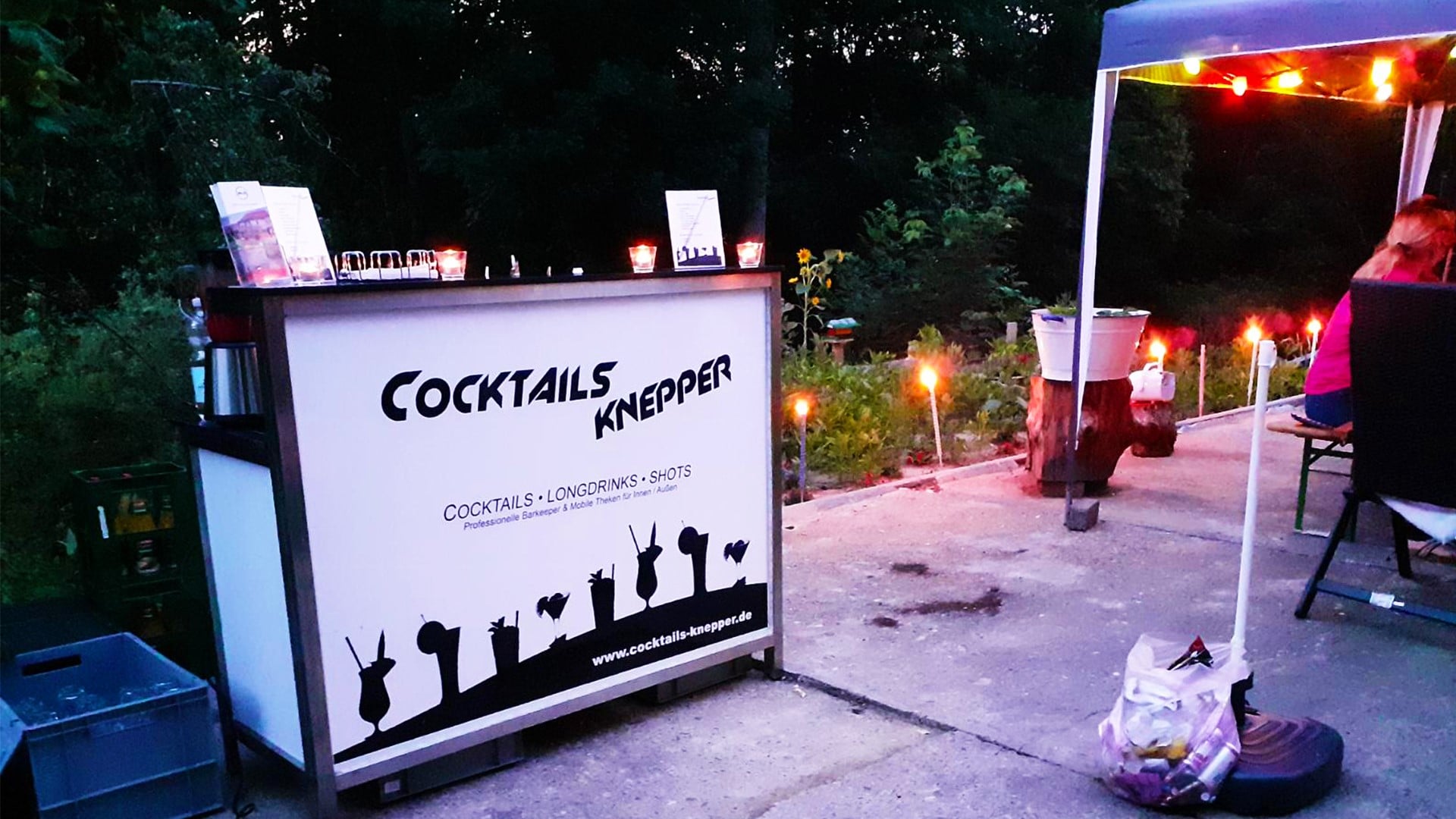 Cocktails Knepper - mobile Cocktailbar in NRW - Unsere Theke im Kerzenschein
